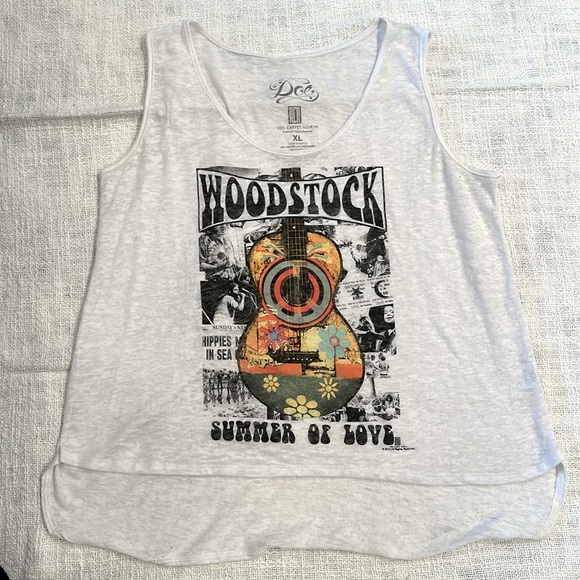 Super lightweight Woodstock graphic with guitar & daisies tank top XL. NWOT. - Picture 1 of 3